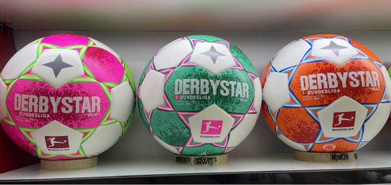 М`яч футбольний C 64687 (30) 3 види, вага 420 грам, матеріал PU, балон гумовий, клеєний, (поставляється накачаним на 90), ВИДАЄТЬСЯ ТІЛЬКИ МІКС ВИДІВ