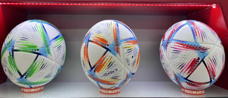 М`яч футбольний C 64688 (30) 3 кольори, вага 420 грамів, матеріал PU, балон гумовий, клеєний, (поставляється накачаним на 90), ВИДАЄТЬСЯ МІКС ВИДІВ
